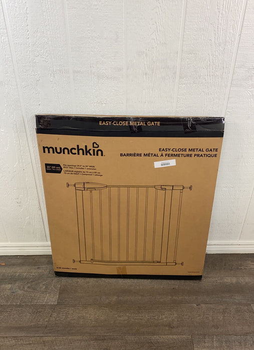 used Munchkin Easy Close Gate