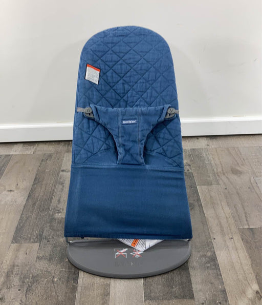 secondhand BabyBjorn Bouncer Bliss, Dark Gray Frame, Midnight Blue Cotton Classic Quilt