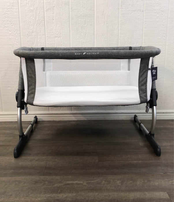 used Baby Delight Beside Me Dreamer Bassinet & Bedside Sleeper