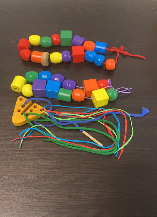 used Melissa & Doug Primary Lacing Beads