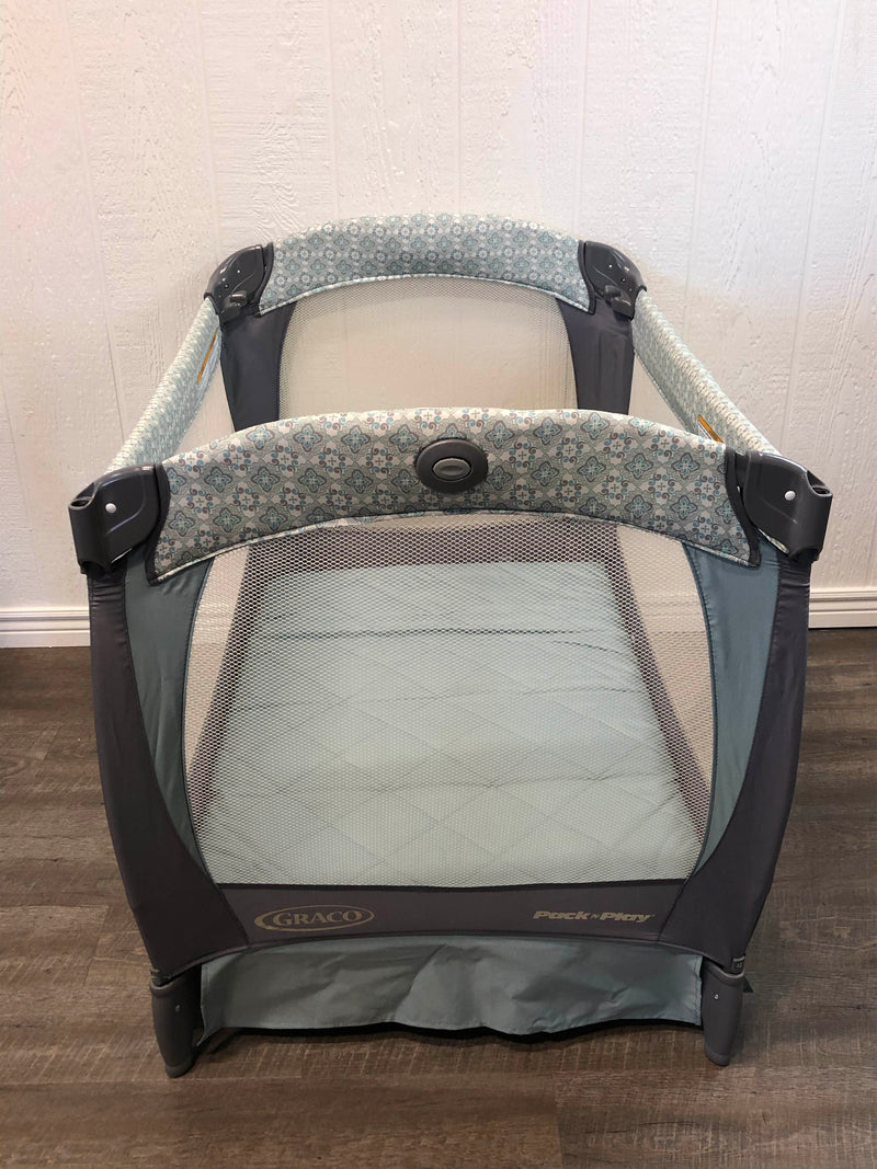 Graco Pack And Play With Cuddle Cove Playard