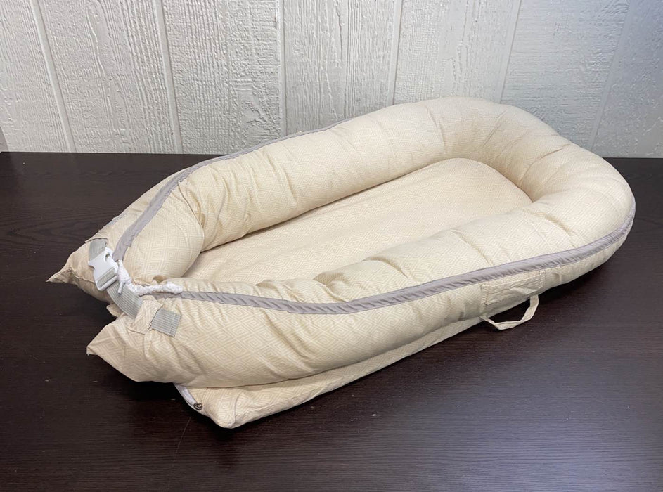 used LaLaMe Organic Newborn Lounger