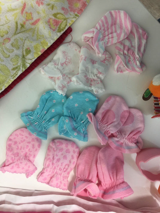 secondhand BUNDLE New Mom Gear and Baby Accessories