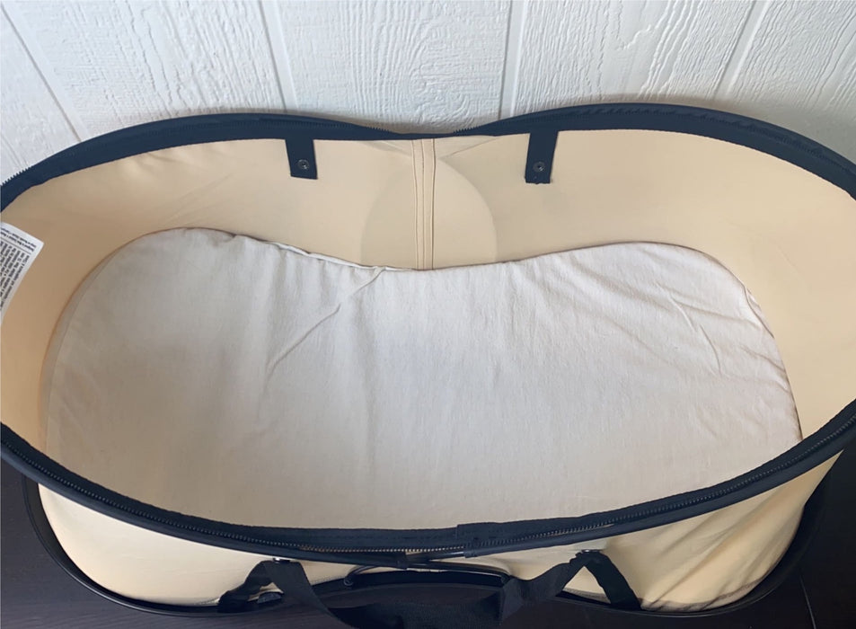 secondhand Phil & Teds Nest Portable Bassinet