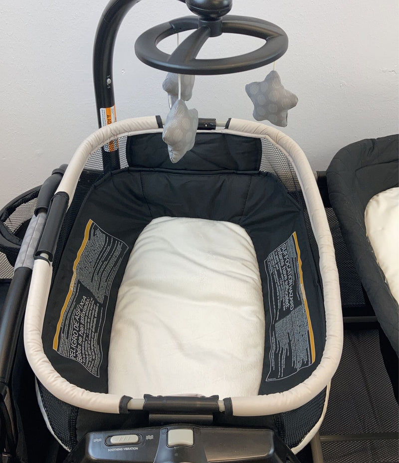 Graco Pack 'n Play Nearby Seat Playard