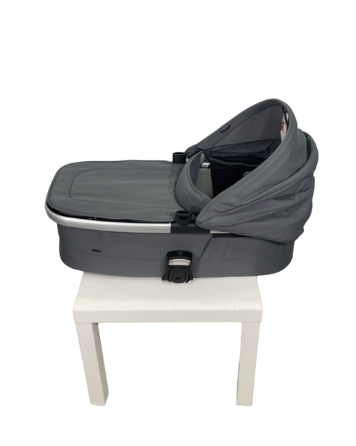 secondhand Joolz Hub+ Bassinet