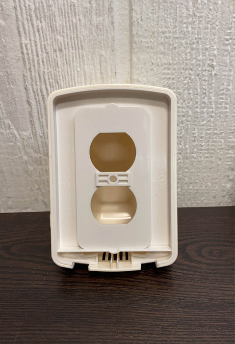 Shop Safety 1st Outlet Cover With Cord Shortener at GoodBuy Gear