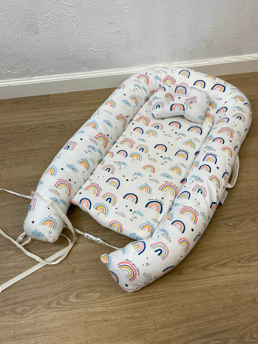 secondhand Smiling Gaia Baby Nest Lounger