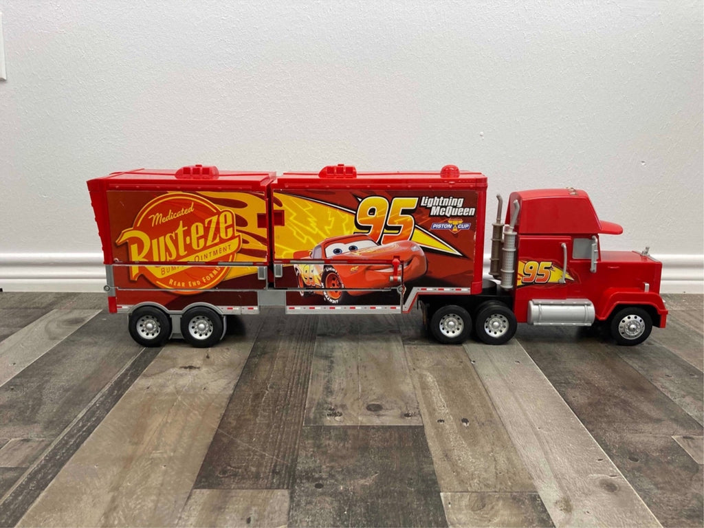 Mattel Disney Cars Mack Action Drivers Playset