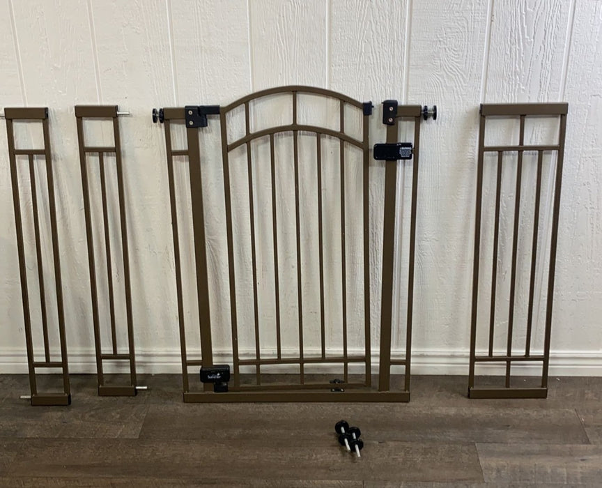 used Summer Infant Multi-Use Deco Walk Through Gate