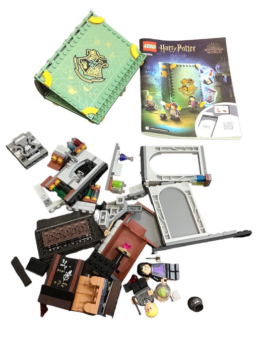used LEGO Harry Potter Hogwarts Moment: Potions Class 76383