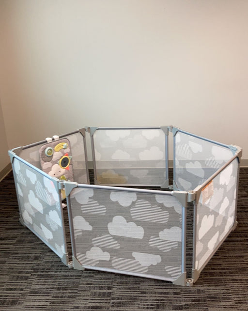 secondhand Skip Hop Playview Expandable Enclosure, Gently Used