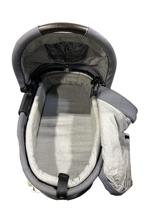 secondhand Mutsy Evo Bassinet Industrial