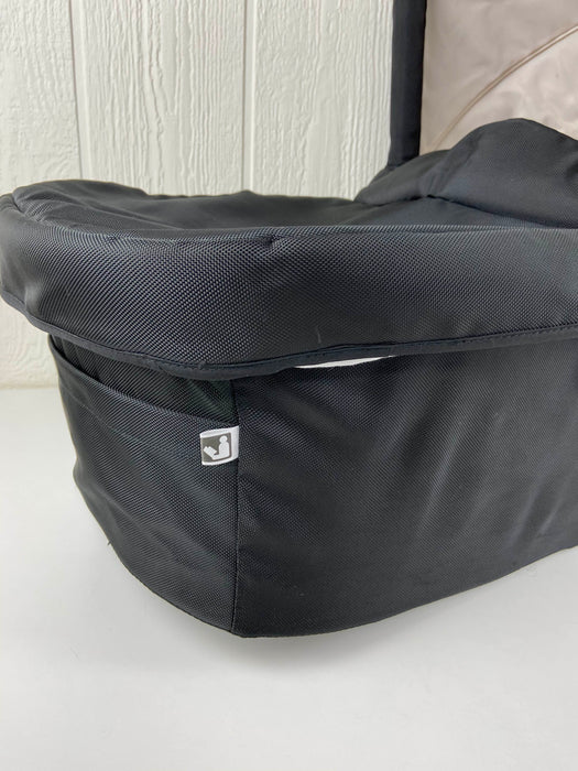 secondhand Britax B-Ready Bassinet