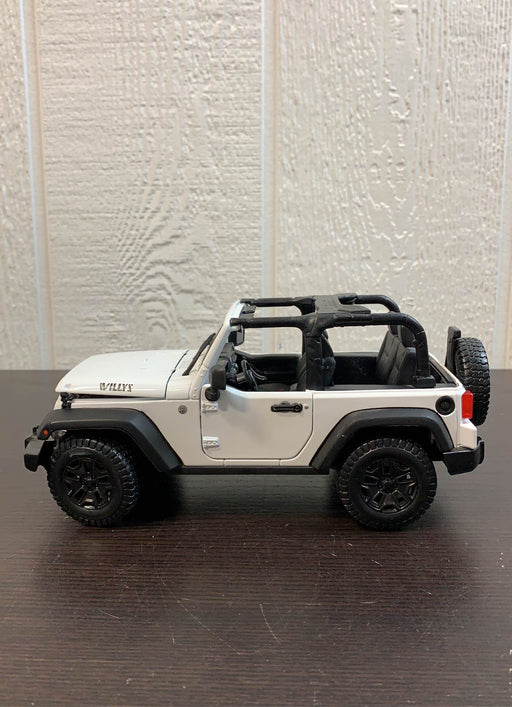 secondhand Maisto 1:18 Jeep Wrangler Willys White