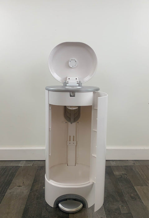 Shop Munchkin Step Diaper Pail at GoodBuy Gear