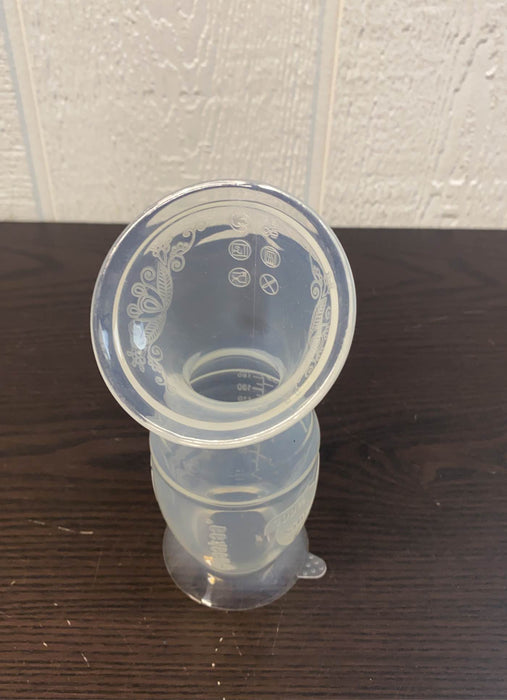 Shop Haakaa Silicone Breast Pump And Flower Stopper Set at GoodBuy Gear