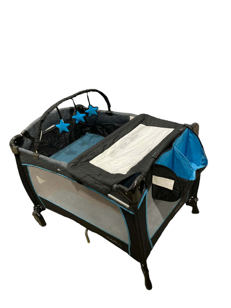 Evenflo babysuite deluxe portable hot sale playard