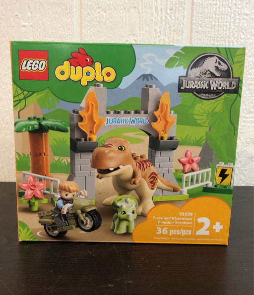 used LEGO duplo Jurassic World T. rex and Triceratops Dinosaur Breakout