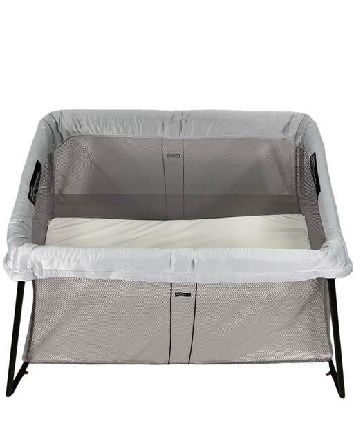 secondhand BabyBjorn Travel Crib Light 2