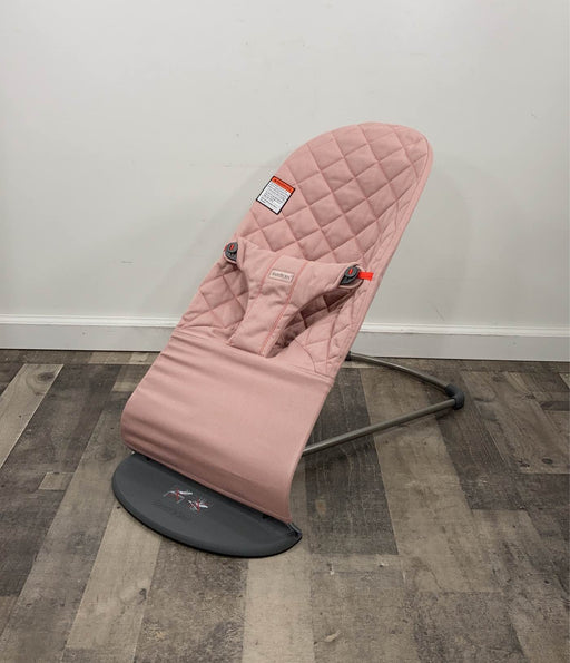 used BabyBjorn Bouncer Bliss, Dark Gray Frame, Dusty Pink Cotton Classic Quilt