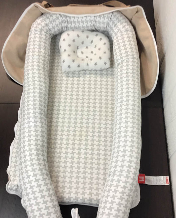 used Style Life Eleven Portable Baby Nest Lounger