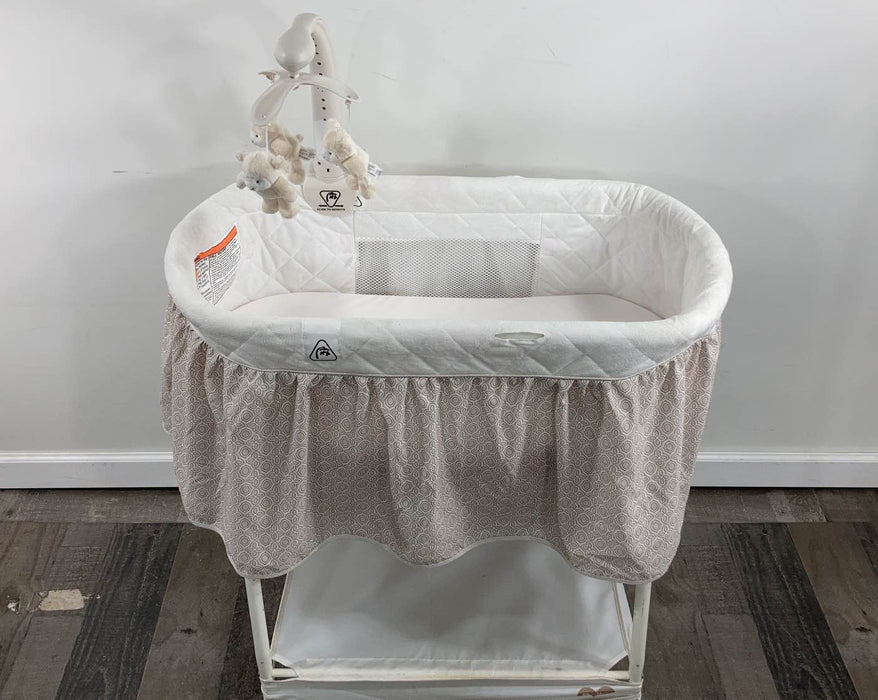 secondhand Delta Children Deluxe Gliding Bassinet