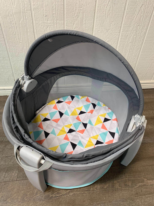 used Fisher Price On-The-Go Baby Dome, Windmill pattern