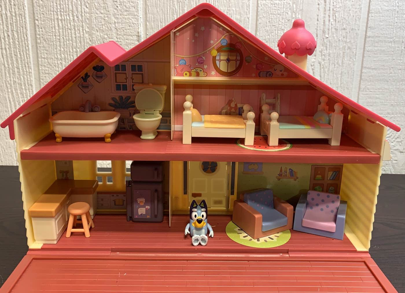 Bluey Family Home Playset with 2.5 poseable Figure