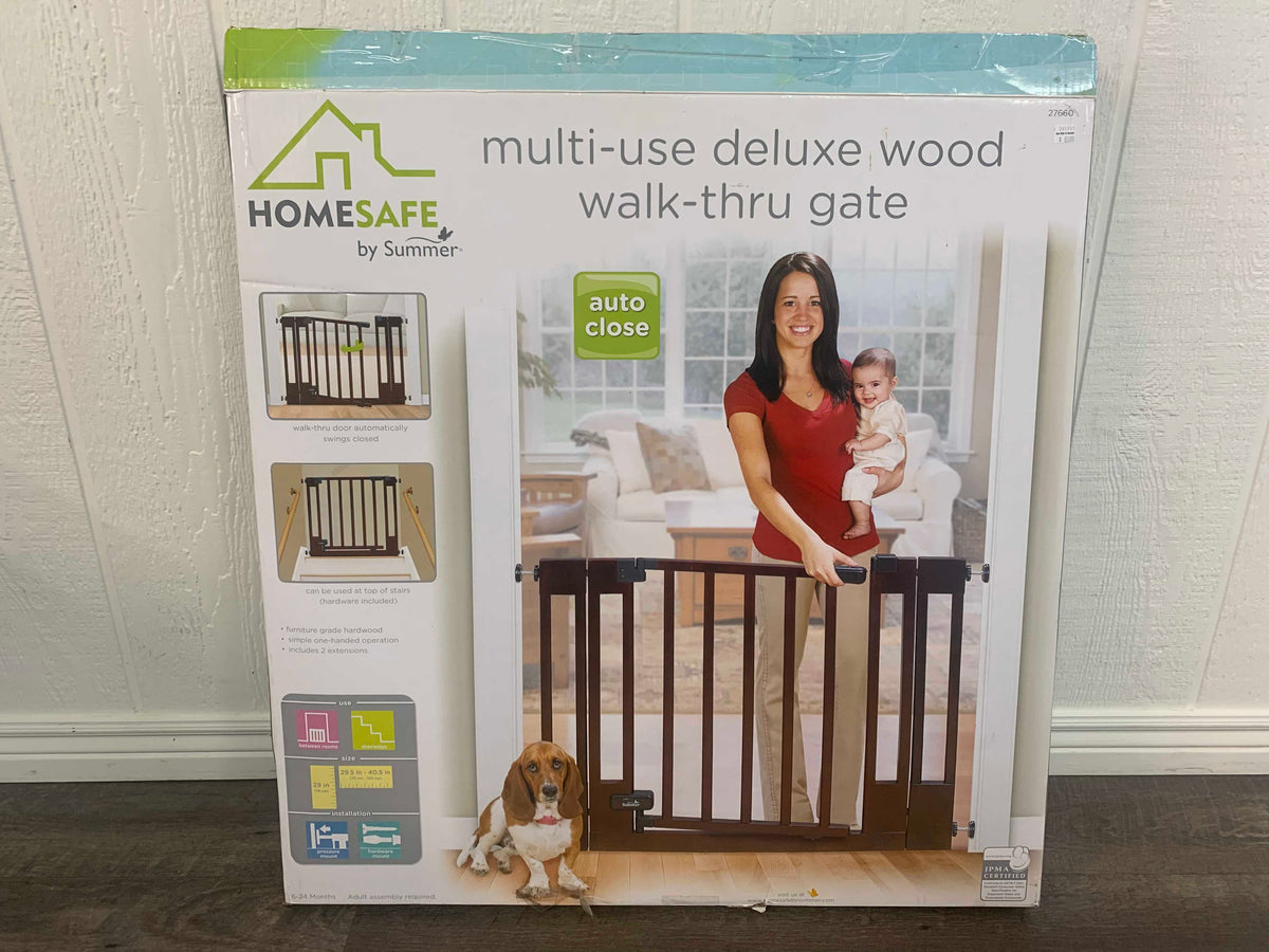 HomeSafe By Summer Infant Deluxe Wood Walk-Thru Gate