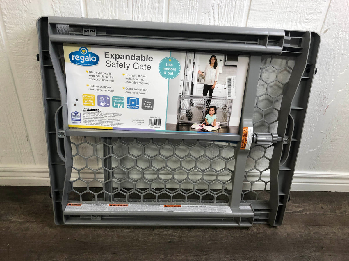 Regalo Plastic Expandable Safety Gate — GoodBuy Gear