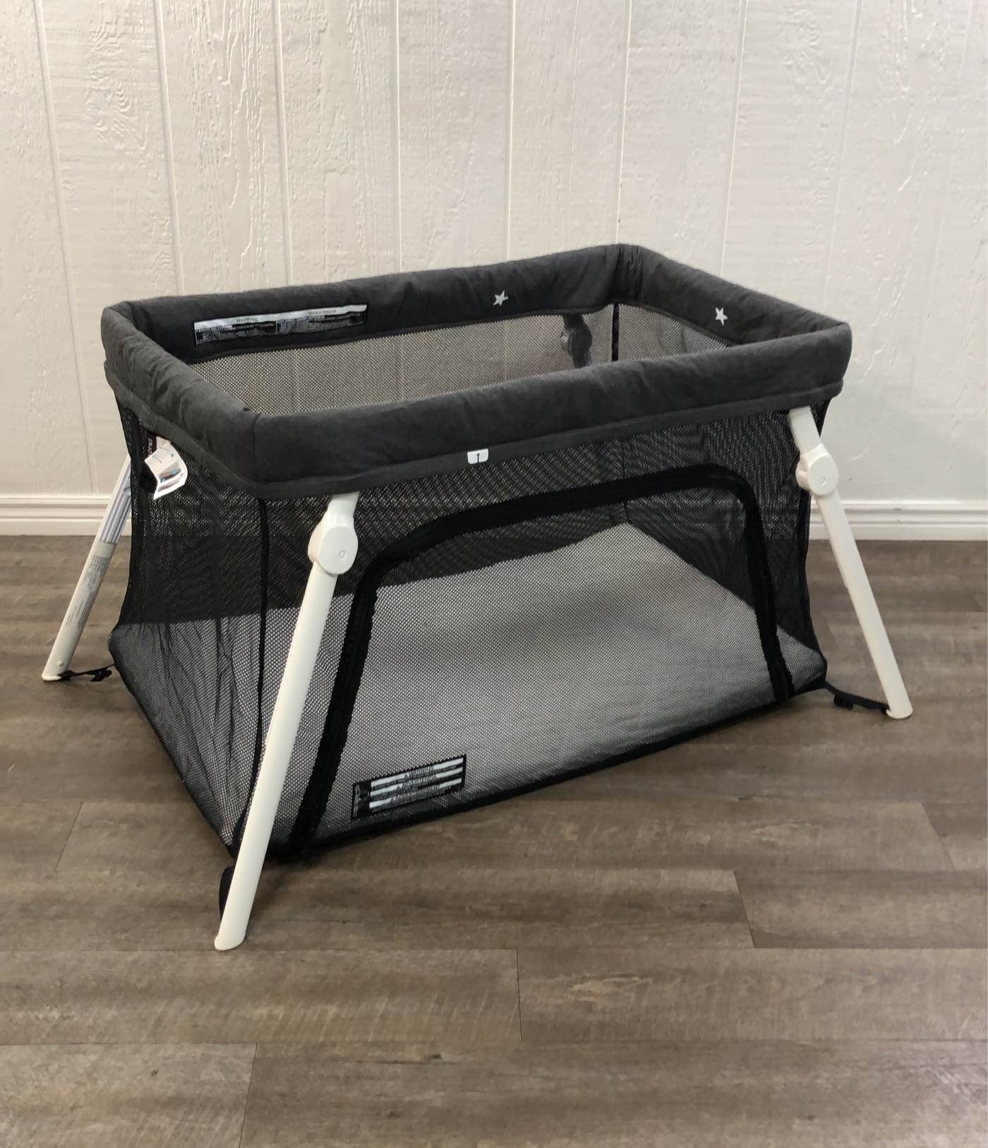 Lotus Everywhere Guava Family Portable Crib Guava Family Lotus