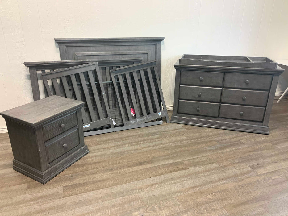 used Pali Como Crib And Modena Dresser/Nightstand Set