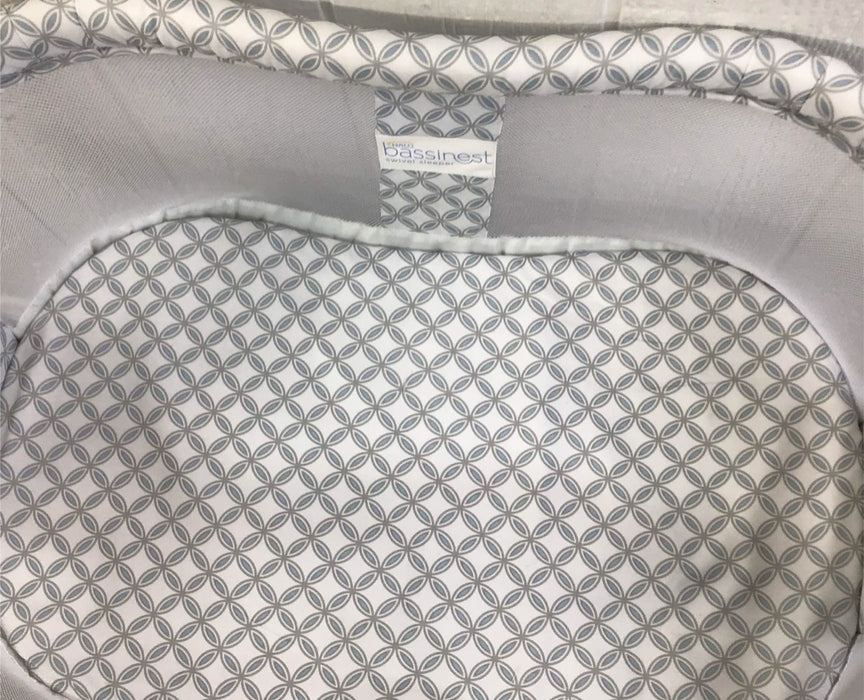 used Halo BassiNest Swivel Sleeper, Premiere Series