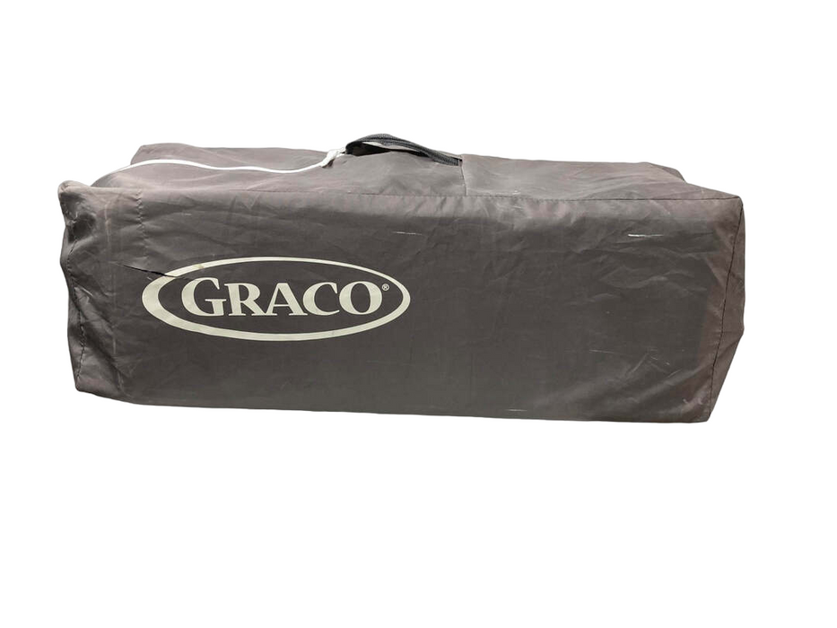 Graco Pack 'n Play Playard Inclined Seat & Changer, Nearby Napper