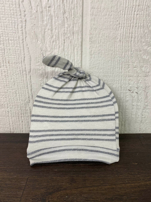 secondhand Cooper Pearl Top Knot Hat, Midtown style 0-4 months