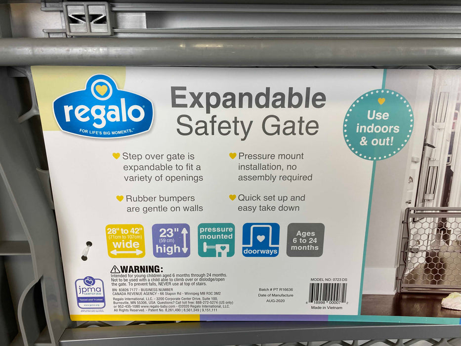 secondhand Regalo Plastic Expandable Safety Gate