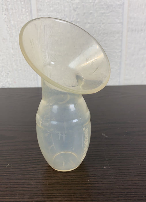 Shop Haakaa Manual Breast Pump at GoodBuy Gear