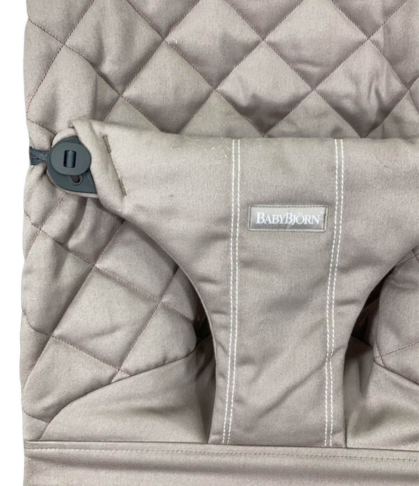 BabyBjorn Bouncer Bliss, Dark Gray Frame, Sand Gray Cotton Classic Quilt