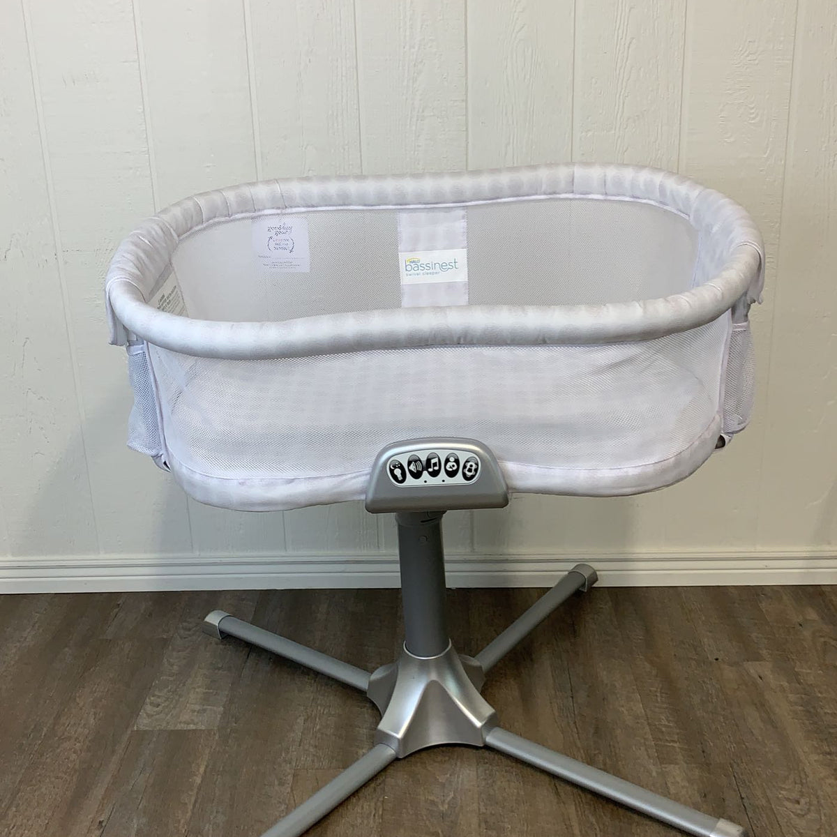 Sleeper Premiere Series Halo Bassinet Luna Halo Bassinest Swivel
