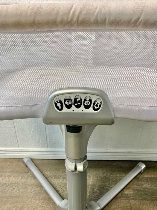 secondhand Halo BassiNest Swivel Sleeper Luxe Plus Series