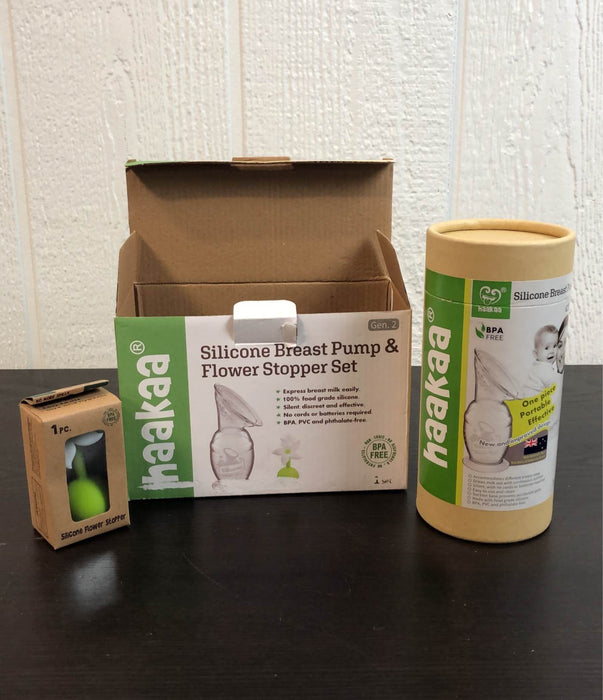 Shop Haakaa Silicone Breast Pump And Flower Stopper Set at GoodBuy Gear