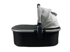 Shop Mockingbird Bassinet, Light Grey at GoodBuy Gear