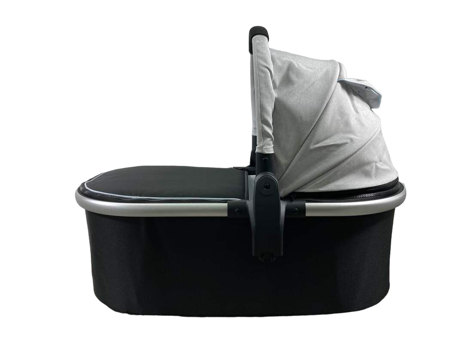 Shop Mockingbird Bassinet, Light Grey at GoodBuy Gear