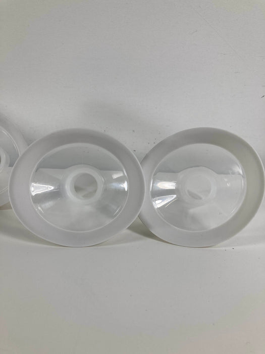 used BUNDLE Medela Accessories, -4 24mm flanges 4 21mm flanges