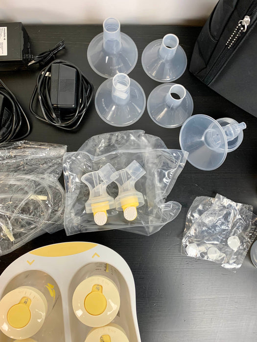 secondhand Medela Breast Pump & Bottles