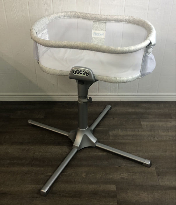 used Halo BassiNest Swivel Sleeper- Premiere Series