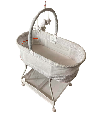 Vibrating sales baby bassinet