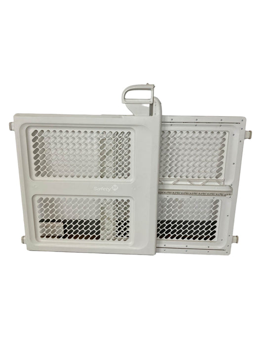 secondhand Safety 1st Pressure Mount Lift, Lock and Swing Gate