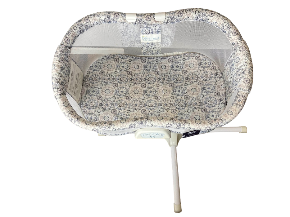 Shop Halo BassiNest Swivel Sleeper Luxe Series, Grey Tweed at GoodBuy Gear